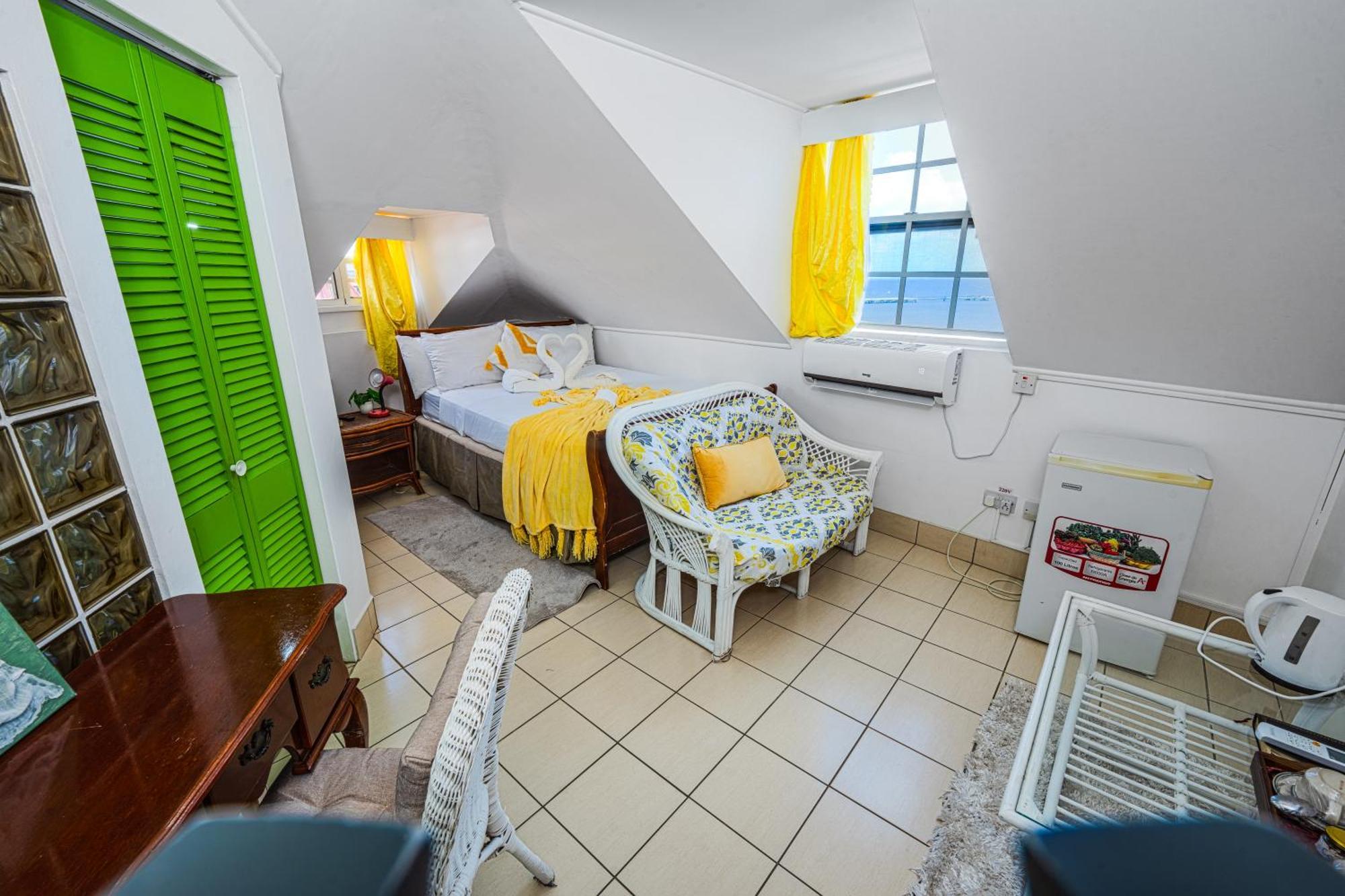 Deyna'S City Inn St. George's Zimmer foto